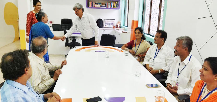 workshop on paradigms and perspectives in communication 1